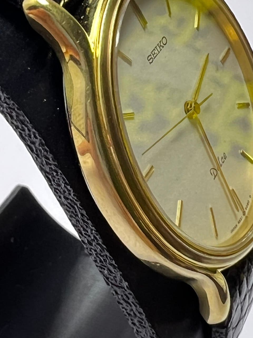 Đồng hồ Citizen Quartz vintage dáng tank vuông, mặt linen sọc sang trọng, chính hãng nhật, độ mới cao