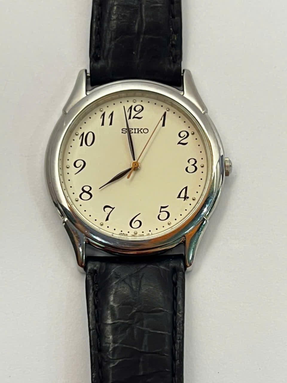 Đồng hồ Seiko Quartz Vintage mặt trắng, dây da, Size nhỏ, nam nữ đeo được, máy nhật chính hãng