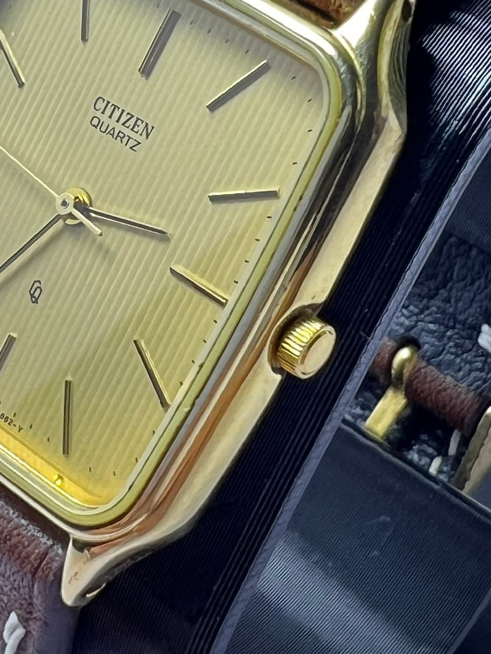 Đồng hồ Citizen vintage dáng bát giác độc lạ, chính hãng nhật bản, độ mới cao