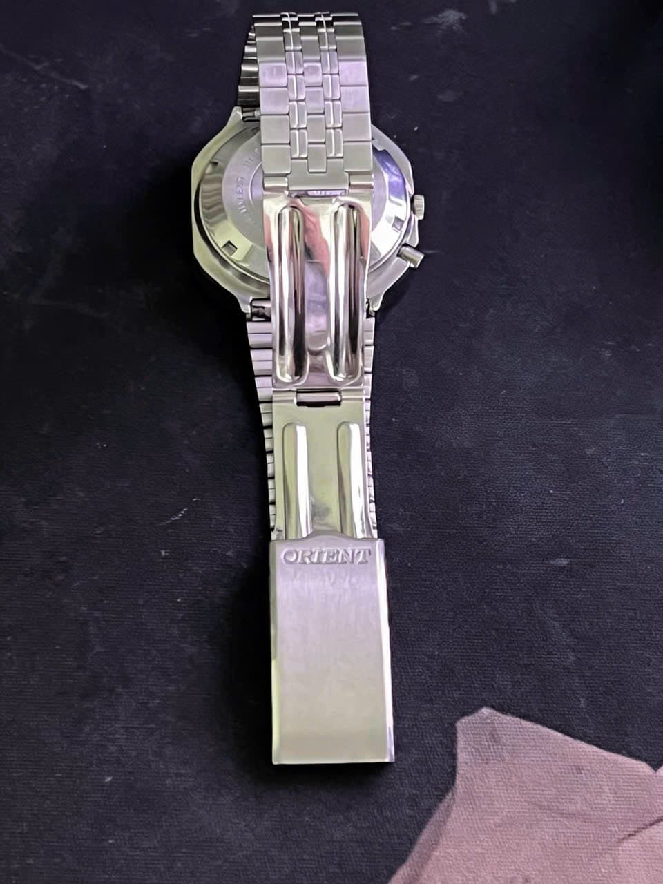 Đồng hồ Orient Crystal 21 Jewels Day-Date, thập niên 1970s-1980s