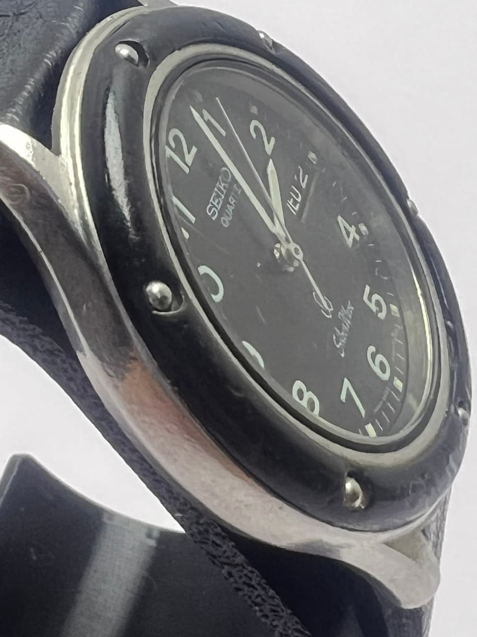 Đồng hồ Seiko Quartz vintage, máy nhật bền, phong cách cổ kiển, kiếng xước nhẹ