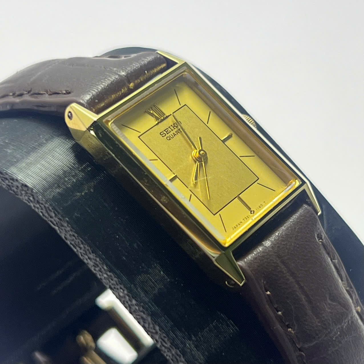 Đồng hồ Seiko nữ vintage mặt chữ nhật nhỏ 18mm, dây da máy nhật chính hãng độ mới cao