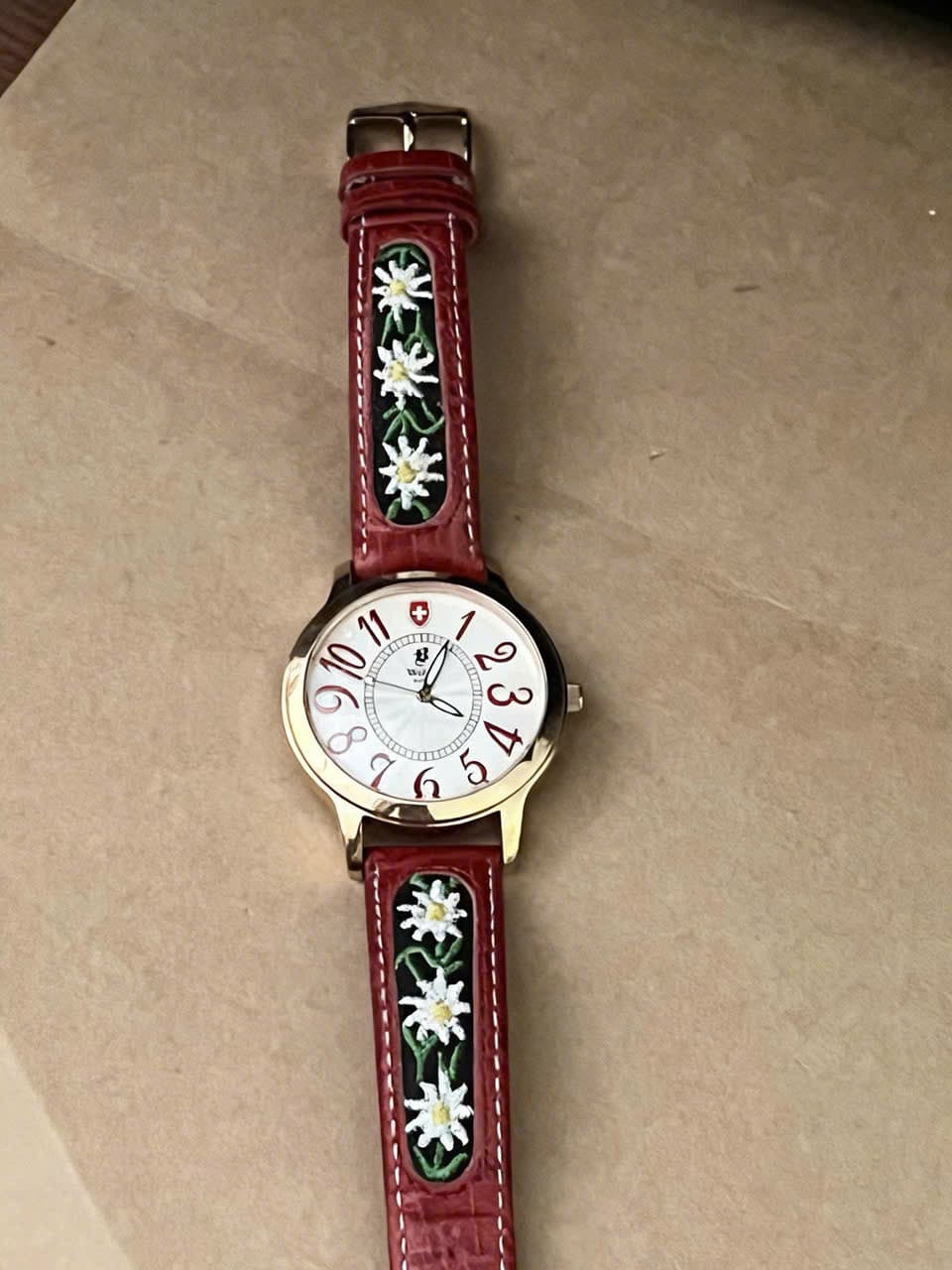 Đồng hồ nữ B Watch Thụy Sĩ, dây đỏ thêu hoa
