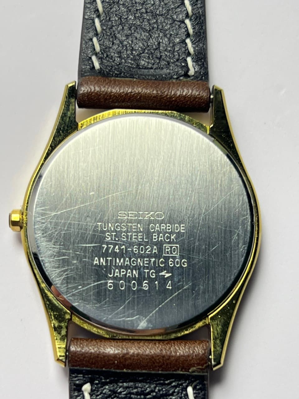 Đồng hồ Seiko Dolce siêu mỏng mặt trắng dây da, máy pin chính hãng nhật bản, độ mới cao