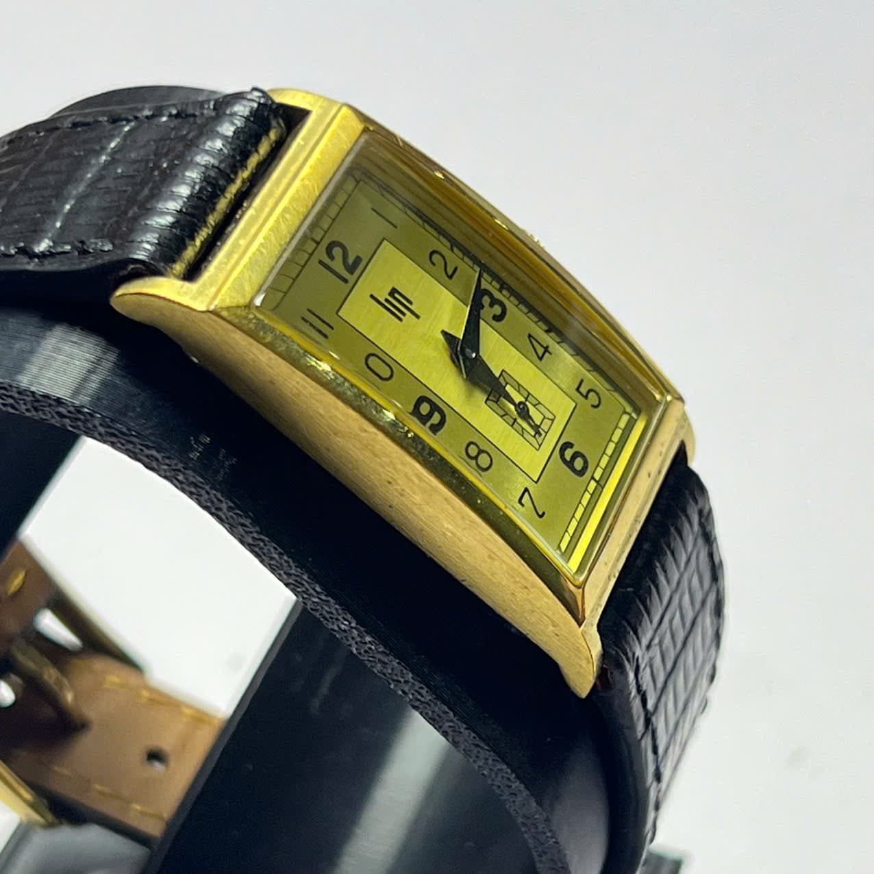 Đồng hồ Lip Paris phong cách vintage Tank rất đặc trưng của pháp, thiết kế đẹp và có chất retro châu âu