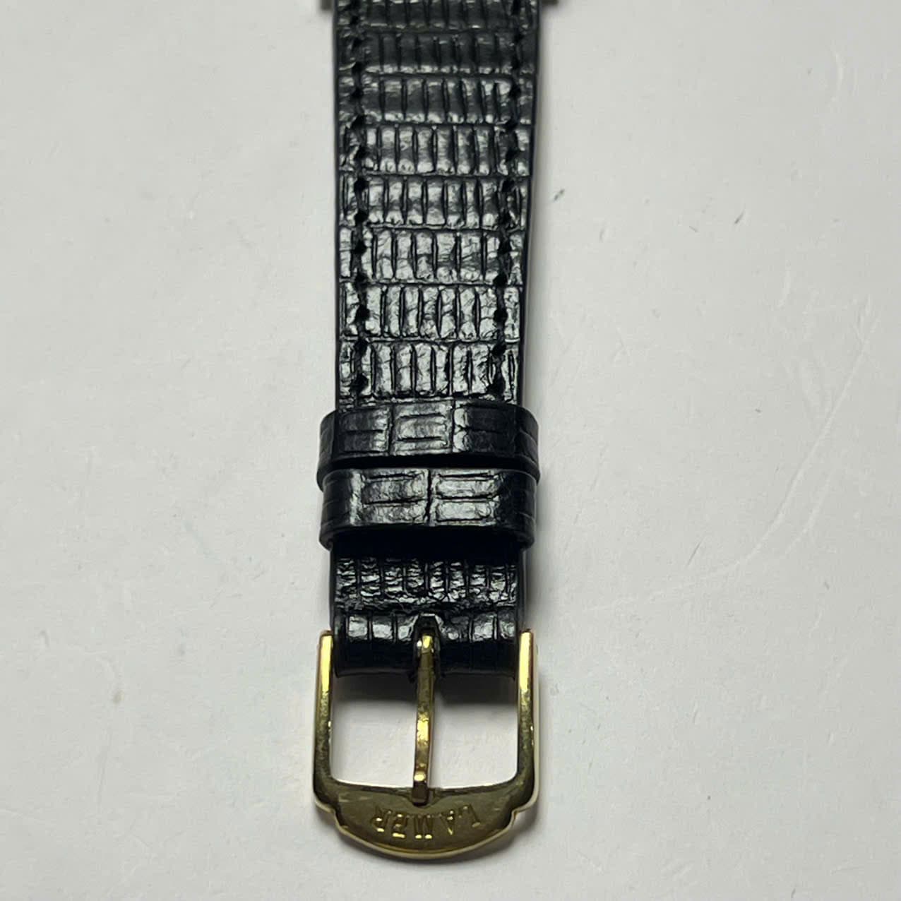 Đồng hồ Lip Paris phong cách vintage Tank rất đặc trưng của pháp, thiết kế đẹp và có chất retro châu âu