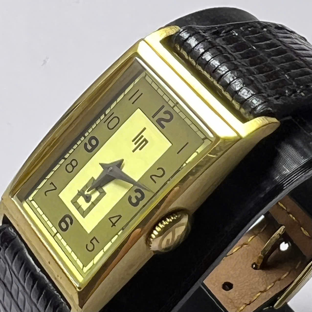 Đồng hồ Lip Paris phong cách vintage Tank rất đặc trưng của pháp, thiết kế đẹp và có chất retro châu âu