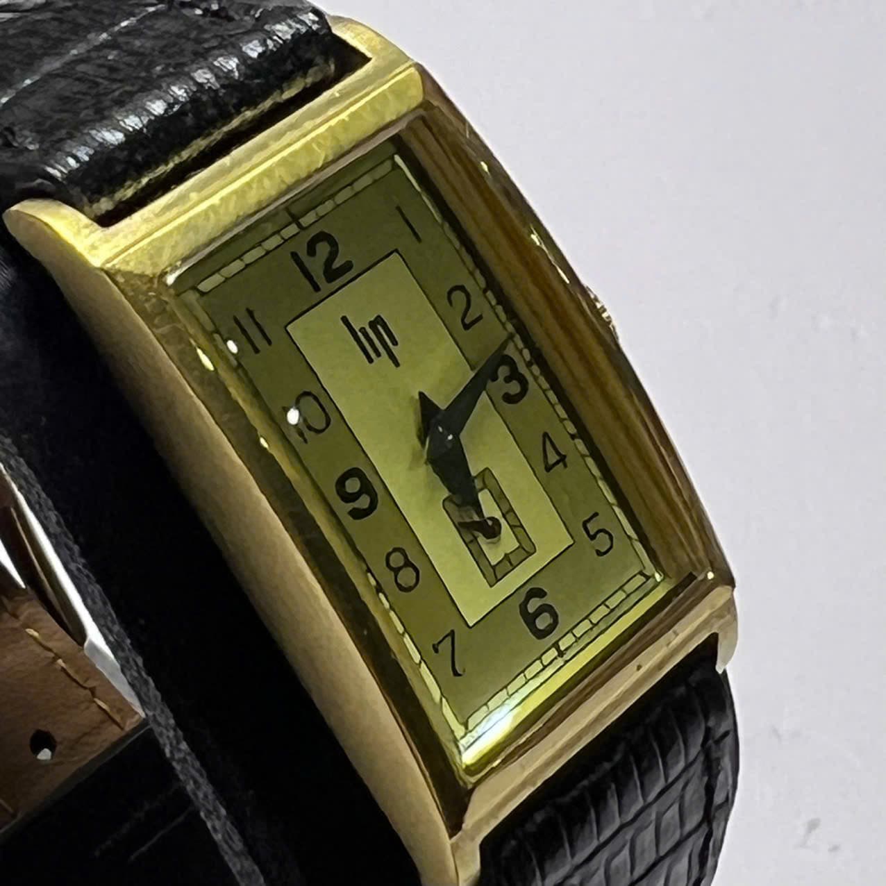 Đồng hồ Lip Paris phong cách vintage Tank rất đặc trưng của pháp, thiết kế đẹp và có chất retro châu âu