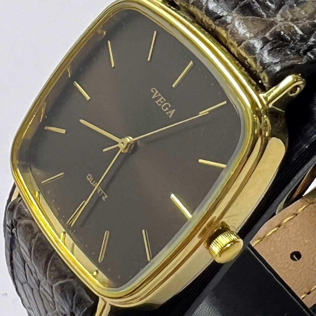 Đồng hồ Vega japan dây da mặt vuông đen đỏ vàng, phong cách công sở, đồng hồ 2hand độ mới cao