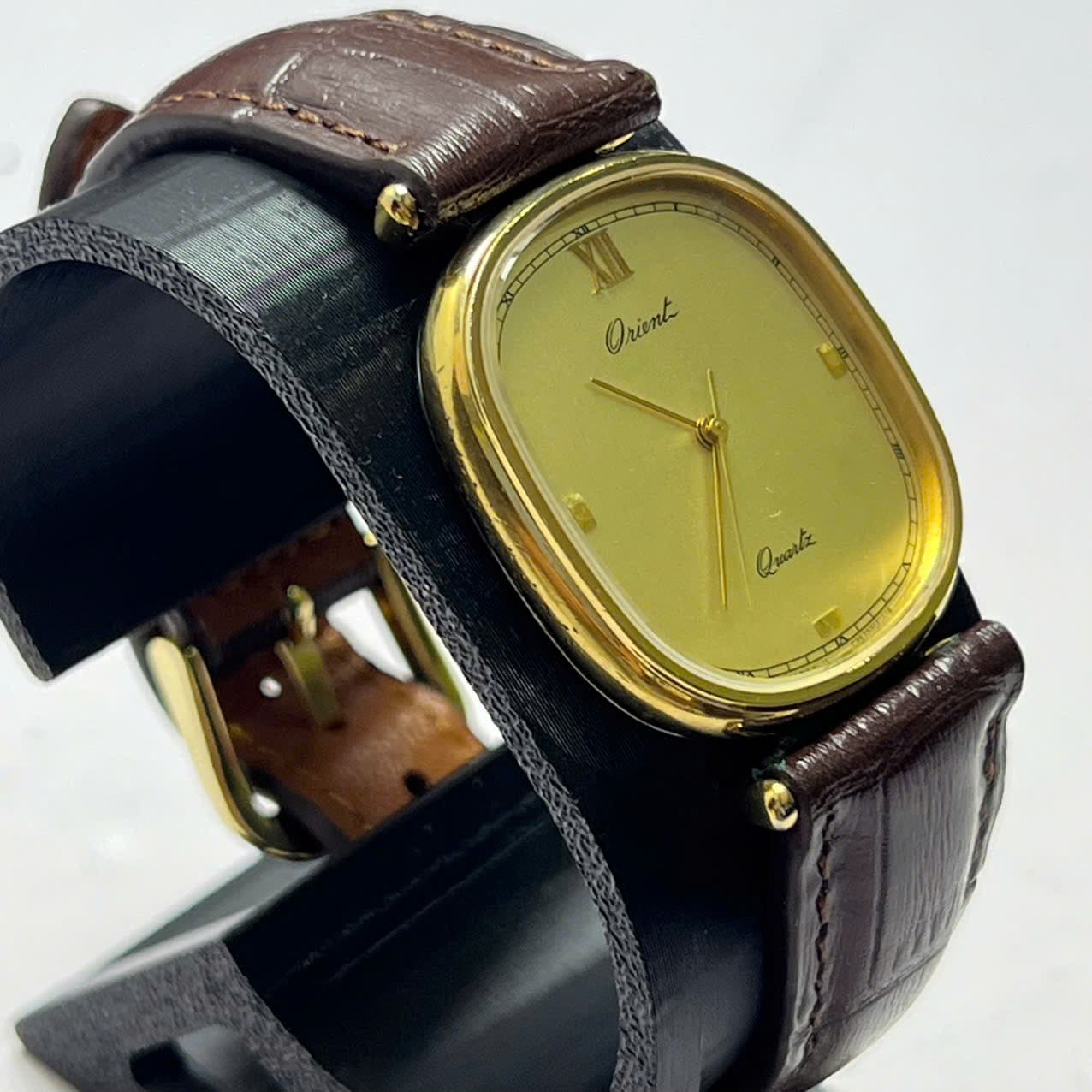 Đồng hồ Orient nhật bản máy pin siêu mỏng mặt vuông bo góc, dây da cao cấp